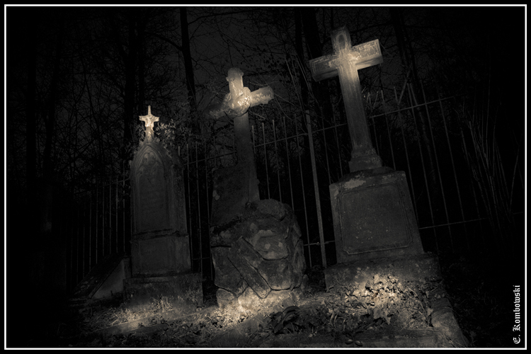Nachts auf dem Friedhof...